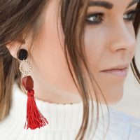 Red tassel earrings - Imagen 2